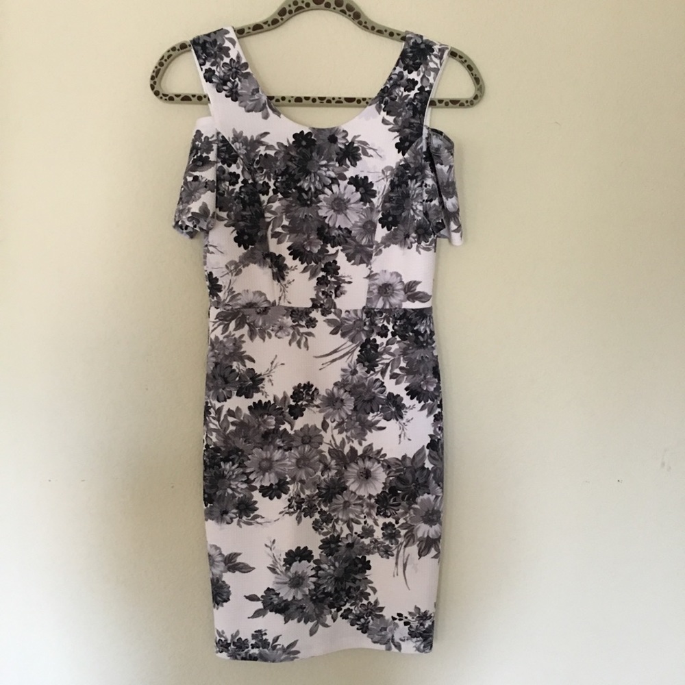 Cold shoulder flower print body con dress